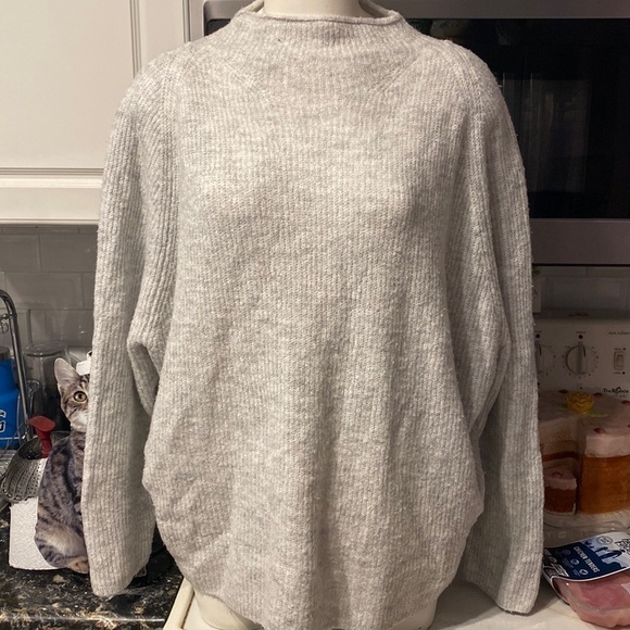 T womens The Limited solid gray long sleeve regular size sweater XL - Picture 1 of 3